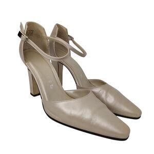 Vintage white bridal Nine West Pumps Sz 7.5